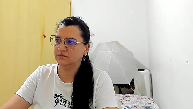 Snapshot of MARILYN_GARCIA chatting on May 27, 2026, 10:40 pm MARILYN GARCIA online show from May 27, 2026, 10:40 pm