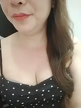 Snapshot of Snail_niE chatting on August 7, 2026, 12:07 pm Snail niE online show from August 7, 2026, 12:07 pm