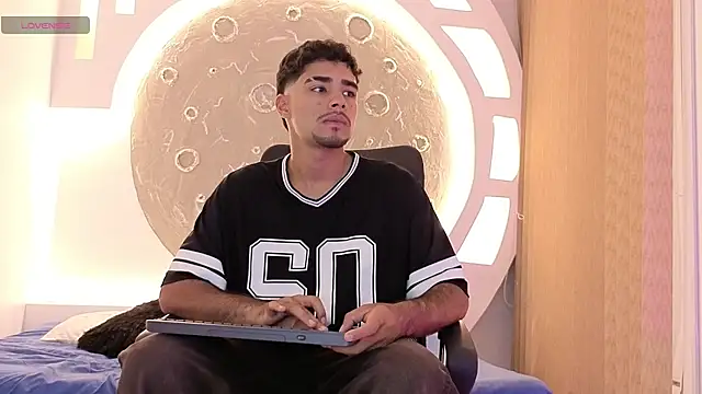 Snapshot of Alejandro_Greco chatting on August 8, 2026, 12:35 am Alejandro Greco online show from August 8, 2026, 12:35 am