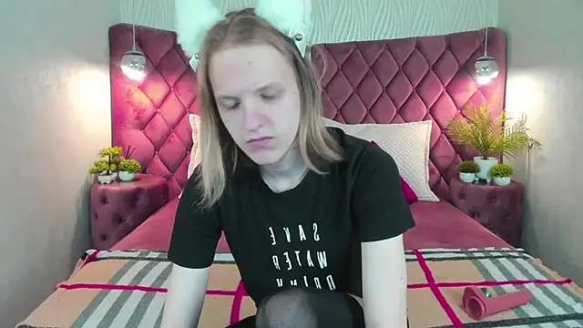 Snapshot of _Veliar_ chatting on August 9, 2026, 12:10 pm Veliar online show from August 9, 2026, 12:10 pm