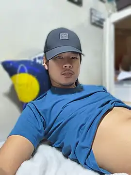 Snapshot of chinito_04 chatting on August 9, 2026, 12:23 am chinito 04 online show from August 9, 2026, 12:23 am