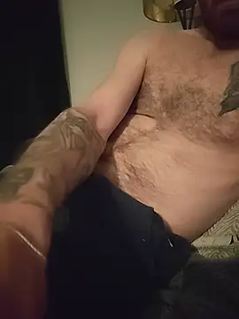 Snapshot of Bearded_Daddy321 chatting on August 9, 2026, 11:42 pm Bearded Daddy321 online show from August 9, 2026, 11:42 pm