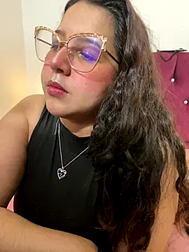 Snapshot of shara_ chatting on November 5, 2025, 2:33 am shara online show from November 5, 2025, 2:33 am