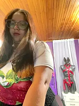 Snapshot of shara_ chatting on December 16, 2025, 4:45 pm shara online show from December 16, 2025, 4:45 pm