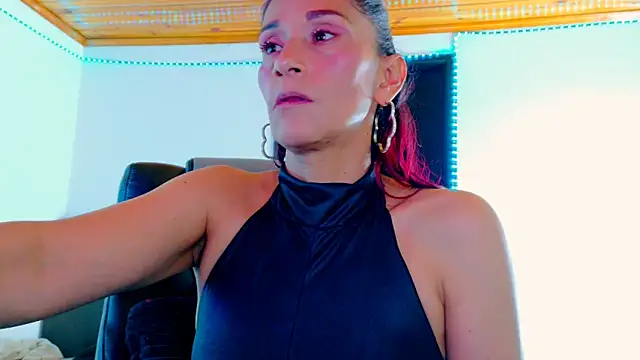  thamara25 online show from March 11, 2026, 11:33 pm