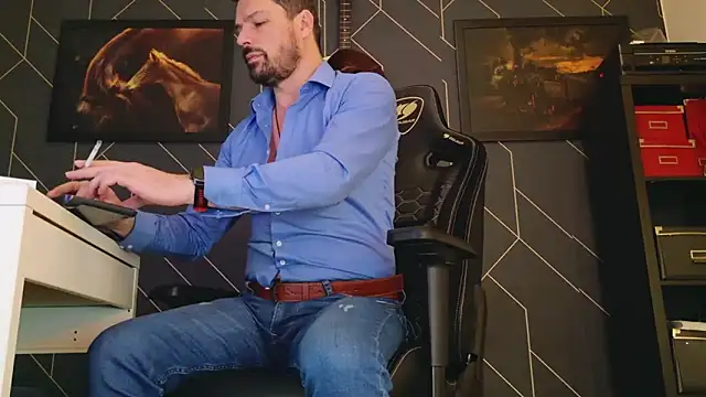 Snapshot of ChrisKox chatting on February 12, 2025, 4:01 am ChrisKox online show from February 12, 2025, 4:01 am