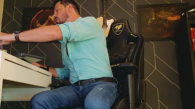 Snapshot of ChrisKox chatting on March 11, 2025, 5:27 am ChrisKox online show from March 11, 2025, 5:27 am