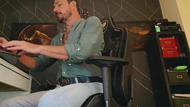 Snapshot of ChrisKox chatting on March 19, 2025, 5:08 am ChrisKox online show from March 19, 2025, 5:08 am