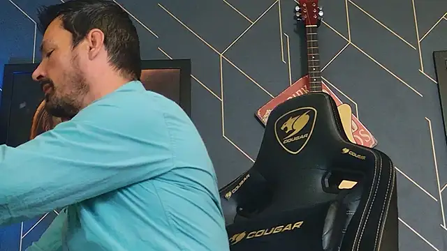 Snapshot of ChrisKox chatting on October 3, 2025, 8:22 am ChrisKox online show from October 3, 2025, 8:22 am