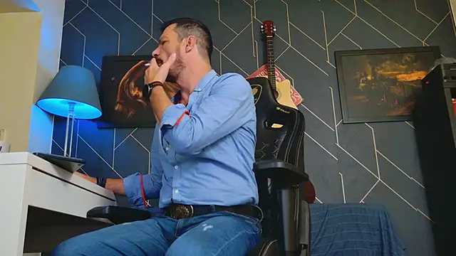 Snapshot of ChrisKox chatting on October 13, 2025, 5:46 pm ChrisKox online show from October 13, 2025, 5:46 pm