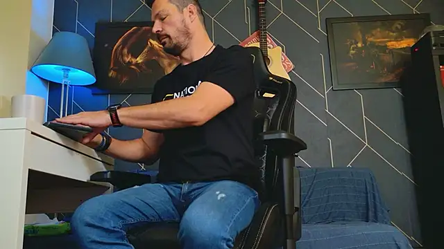 Snapshot of ChrisKox chatting on October 14, 2025, 6:25 am ChrisKox online show from October 14, 2025, 6:25 am