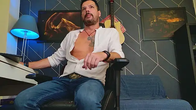 Snapshot of ChrisKox chatting on October 21, 2025, 1:56 pm ChrisKox online show from October 21, 2025, 1:56 pm