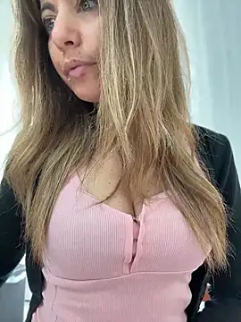 sexylenia online show from May 18, 2026, 1:06 pm