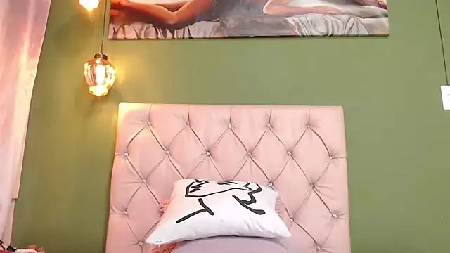 Tinna Flirt online show from February 13, 2025, 4:22 am