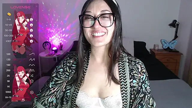 Ninimoon online show from October 5, 2025, 2:32 am