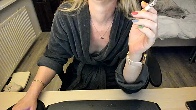 minoesje37 online show from January 12, 2025, 8:36 pm