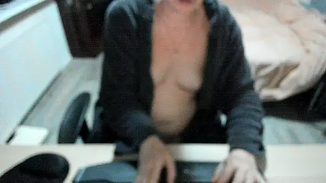 minoesje37 online show from February 26, 2025, 8:44 pm