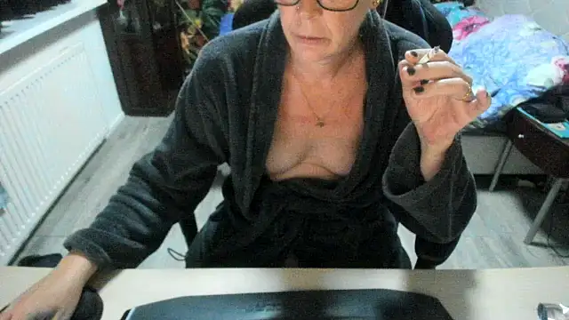 minoesje37 online show from October 1, 2025, 7:53 pm