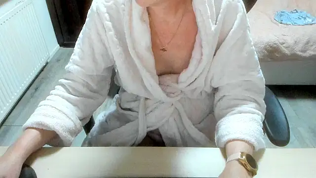 minoesje37 online show from December 13, 2025, 9:09 pm