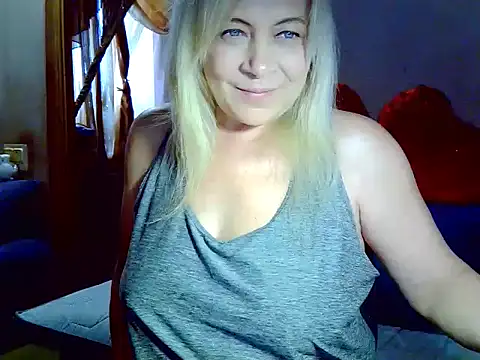 Snapshot of AgoniA7 chatting on February 4, 2026, 9:04 am AgoniA7 online show from February 4, 2026, 9:04 am