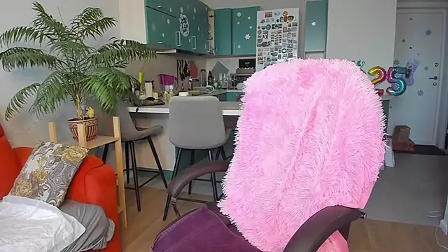 ChristinaGlory online show from January 4, 2025, 9:32 am