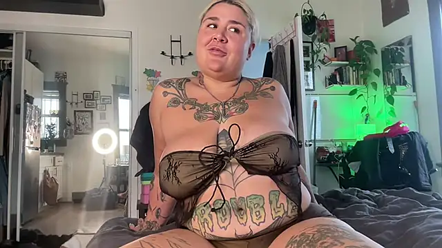 Snapshot of Sad1st1kSadie chatting on December 22, 2024, 9:31 pm Sad1st1kSadie online show from December 22, 2024, 9:31 pm