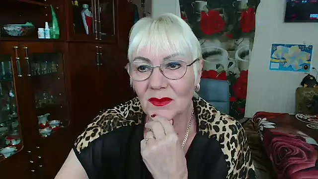 Snapshot of JenaCheim chatting on May 18, 2026, 5:24 am JenaCheim online show from May 18, 2026, 5:24 am