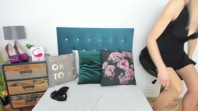 milfNikki online show from March 2, 2025, 7:54 am