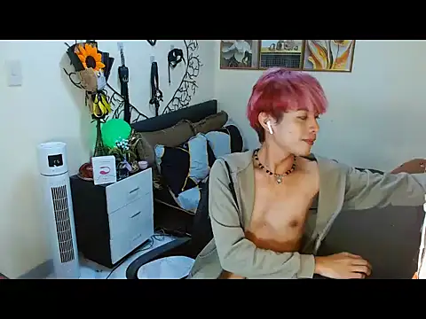 Snapshot of WildestTwink chatting on October 8, 2025, 5:43 pm WildestTwink online show from October 8, 2025, 5:43 pm