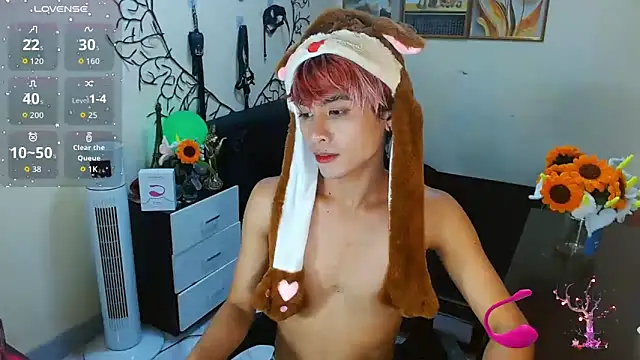 Snapshot of WildestTwink chatting on October 15, 2025, 7:14 pm WildestTwink online show from October 15, 2025, 7:14 pm