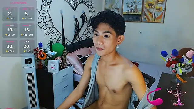 Snapshot of WildestTwink chatting on November 3, 2025, 7:04 pm WildestTwink online show from November 3, 2025, 7:04 pm