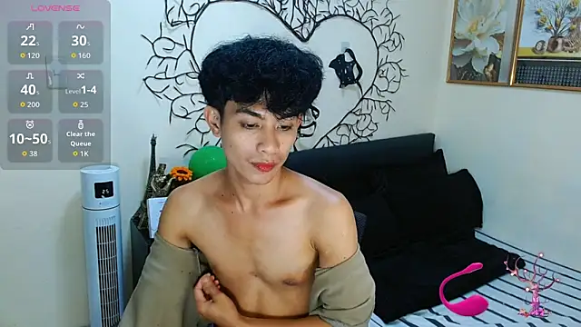 Snapshot of WildestTwink chatting on November 17, 2025, 10:48 pm WildestTwink online show from November 17, 2025, 10:48 pm