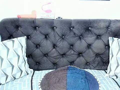 12inchesselfsuckts online show from March 12, 2026, 2:07 am