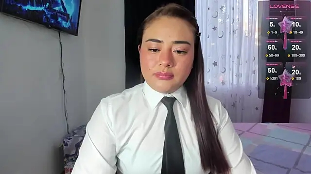 ReyleDoll online show from April 7, 2026, 10:42 pm