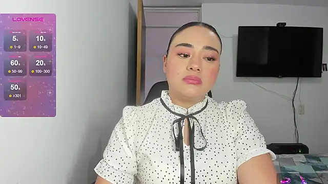 ReyleDoll online show from July 25, 2026, 7:44 pm