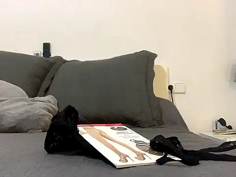 Snapshot of Chic_desire chatting on September 19, 2025, 7:43 am Chic desire online show from September 19, 2025, 7:43 am