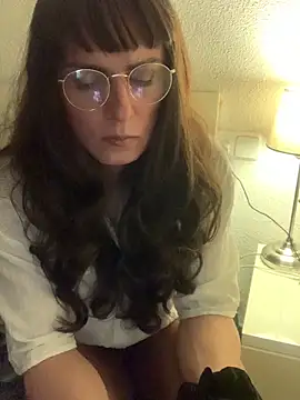 Snapshot of Chic_desire chatting on February 28, 2026, 10:00 pm Chic desire online show from February 28, 2026, 10:00 pm