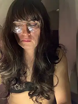 Snapshot of Chic_desire chatting on March 2, 2026, 8:26 pm Chic desire online show from March 2, 2026, 8:26 pm