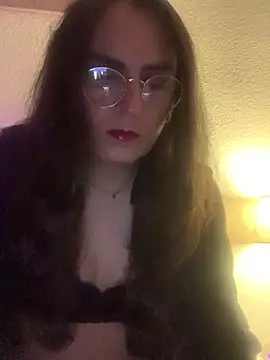 Snapshot of Chic_desire chatting on April 25, 2026, 10:40 pm Chic desire online show from April 25, 2026, 10:40 pm