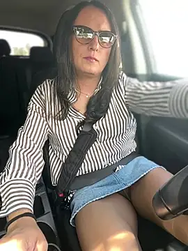 Snapshot of Chic_desire chatting on April 26, 2026, 2:15 pm Chic desire online show from April 26, 2026, 2:15 pm