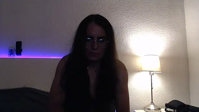 Snapshot of Chic_desire chatting on June 2, 2026, 10:34 pm Chic desire online show from June 2, 2026, 10:34 pm