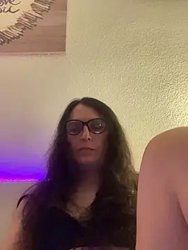 Snapshot of Chic_desire chatting on July 27, 2026, 9:22 pm Chic desire online show from July 27, 2026, 9:22 pm