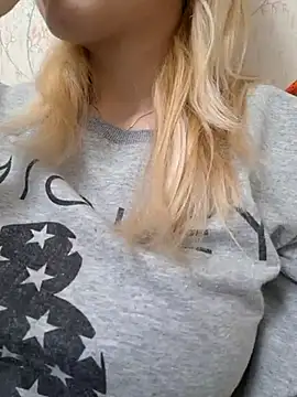 Snapshot of YogisticJuli666 chatting on March 5, 2025, 6:01 am YogisticJuli666 online show from March 5, 2025, 6:01 am