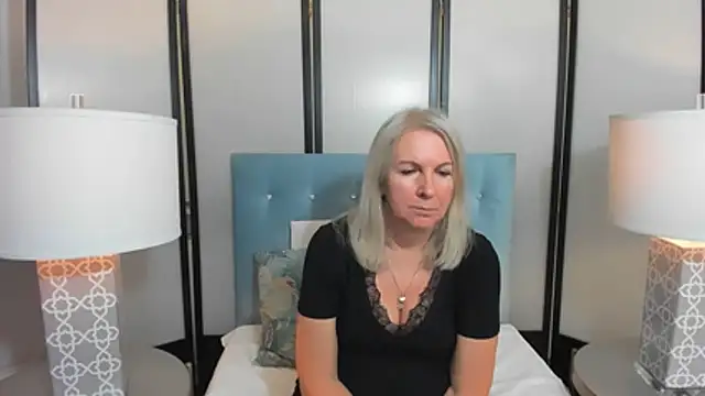 EricaTop online show from November 10, 2025, 5:23 pm