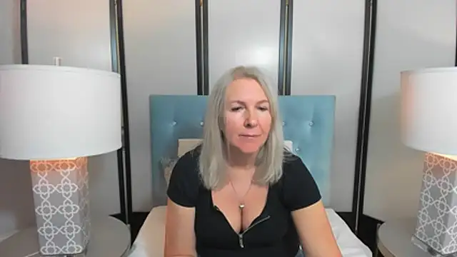 EricaTop online show from November 12, 2025, 5:24 pm