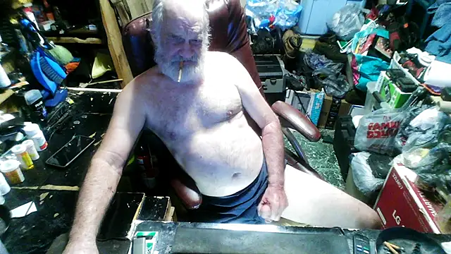 Snapshot of russtee chatting on November 23, 2025, 4:18 pm russtee online show from November 23, 2025, 4:18 pm