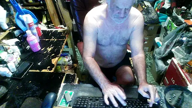 Snapshot of russtee chatting on January 7, 2026, 10:12 pm russtee online show from January 7, 2026, 10:12 pm