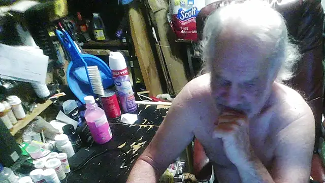 Snapshot of russtee chatting on January 10, 2026, 6:31 pm russtee online show from January 10, 2026, 6:31 pm