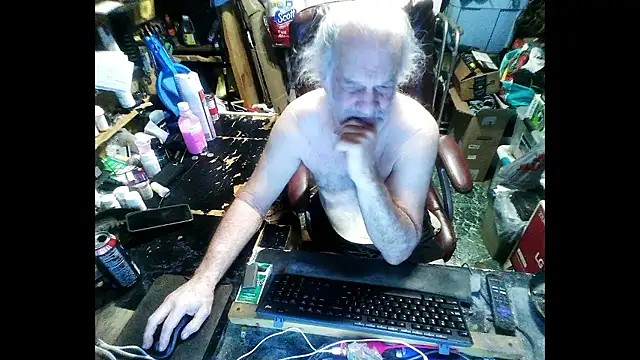 Snapshot of russtee chatting on January 12, 2026, 7:30 pm russtee online show from January 12, 2026, 7:30 pm