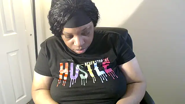 Sexymona1218 online show from April 25, 2026, 11:02 am